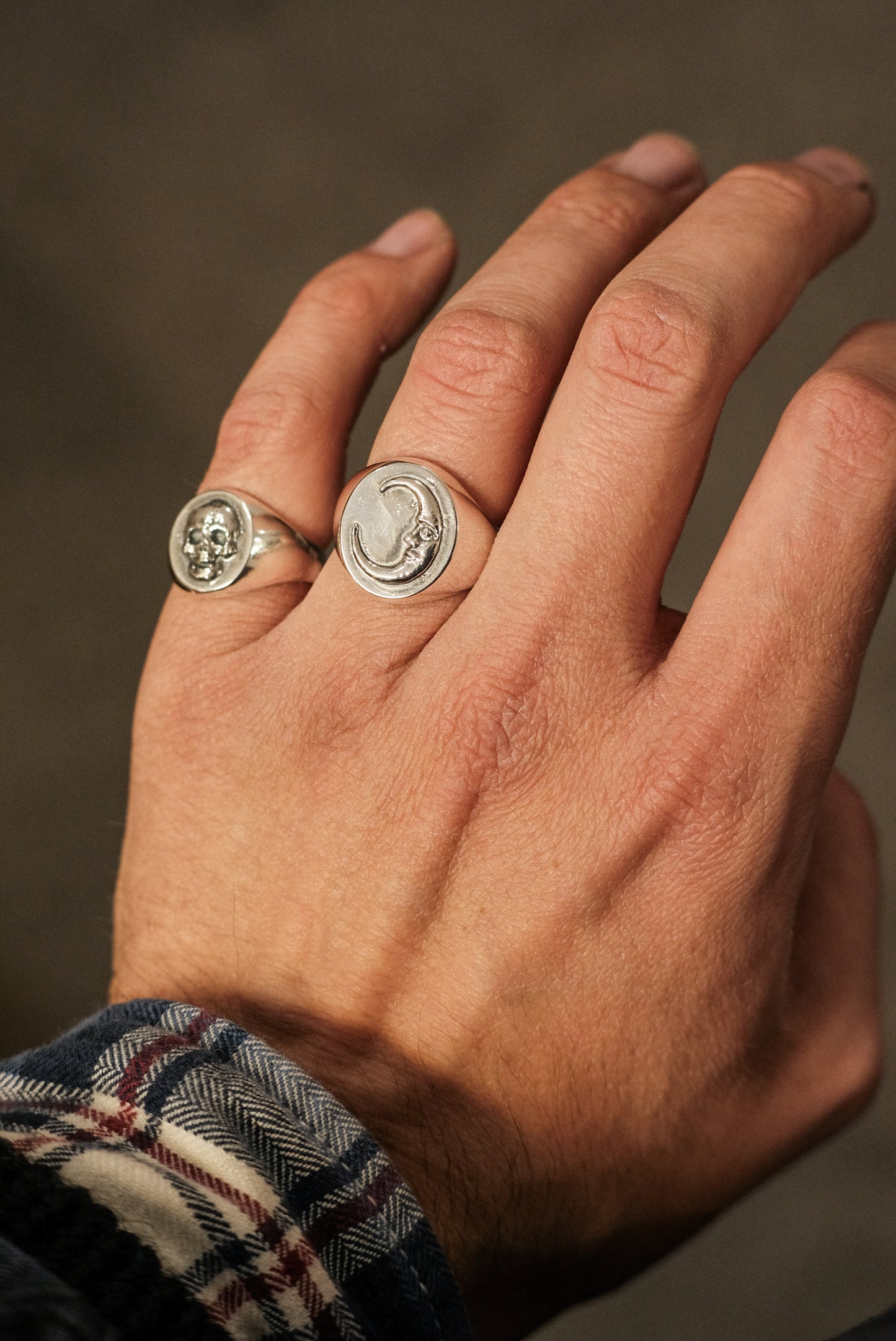 Crescent moon face oval signet ring