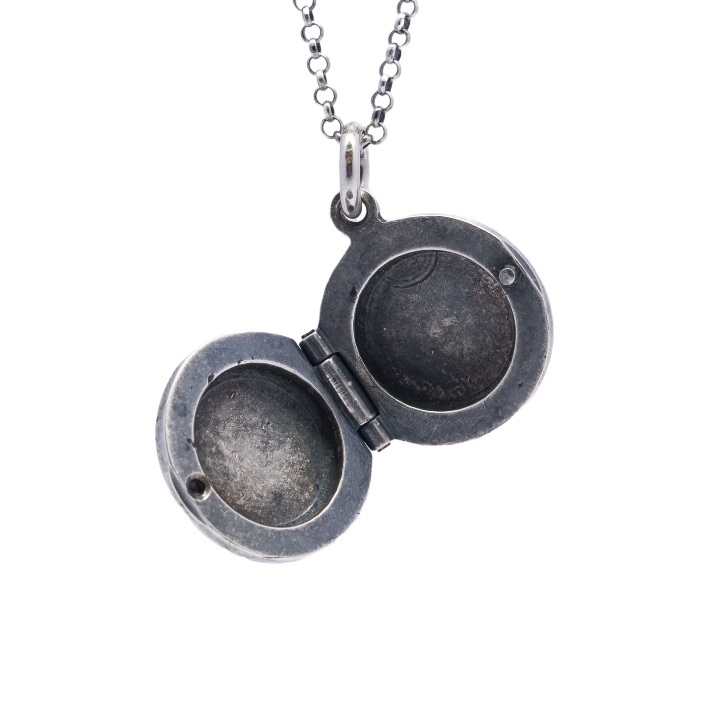 Simple round locket