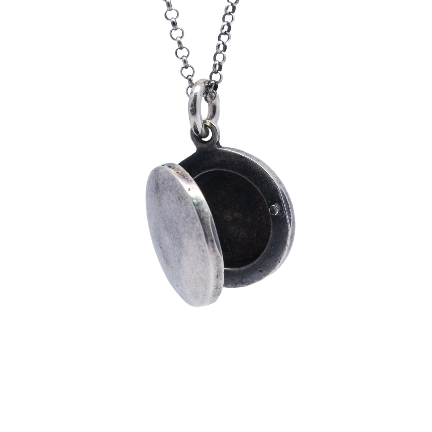 Simple round locket