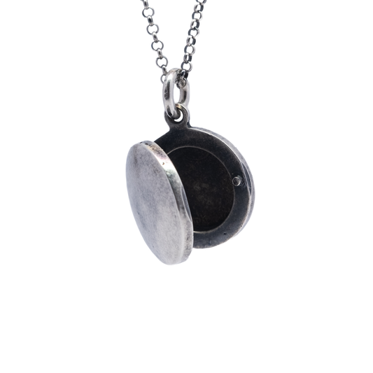 Simple round locket