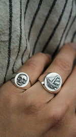 Load image into Gallery viewer, Sailing ship oval signet ring
