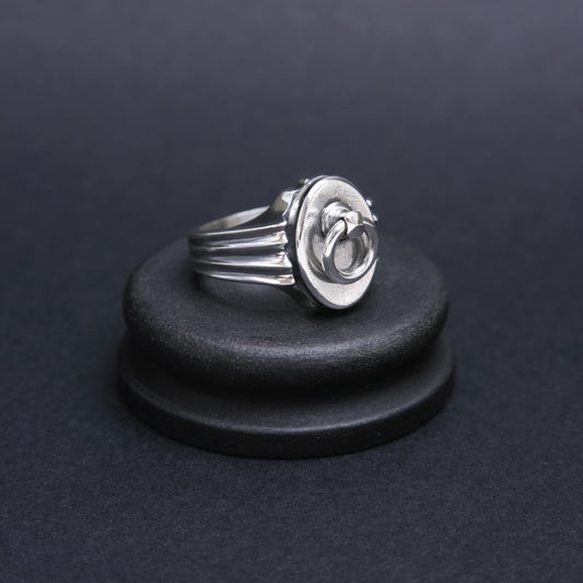 Tor signet ring