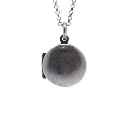 Simple round locket