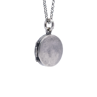 Simple round locket