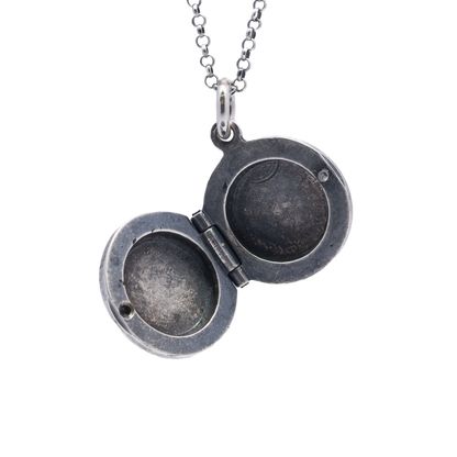 Simple round locket